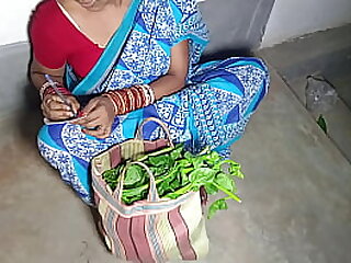 गाँव की लड़की ने सब्जी बेचते बेचते शहर वाले अंकल से चुदवाया